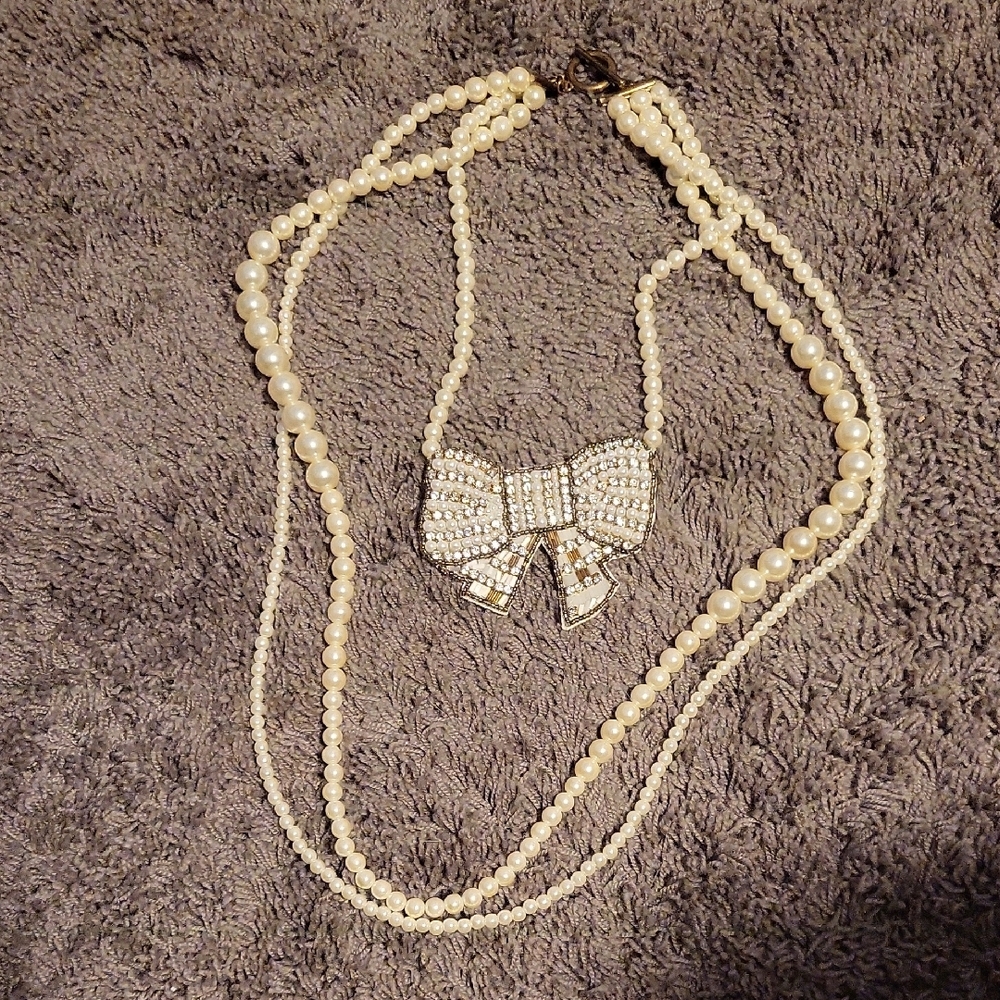 Elegant Pearl Beaded Bow Necklace